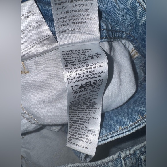 Levi’s Womens High Waisted Mom Shorts Light Wash Denim Blue Size 32 - Picture 9 of 10